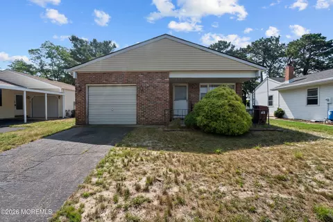 22 Encinitas Dr, Toms River, NJ 08757