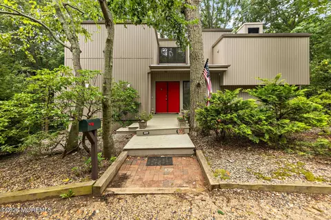 35 Sea View Ter, Highlands, NJ 07732