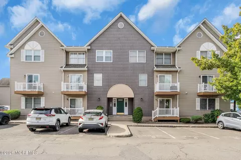 472 Forest St #204, Kearny, NJ 07032