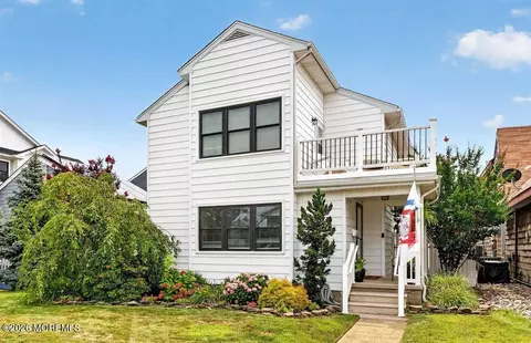 31 Simpson Ave, Ocean City, NJ 08226