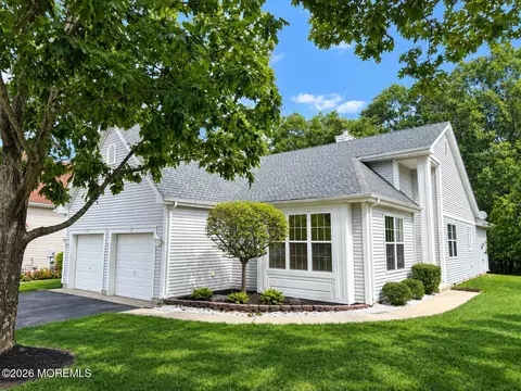 33 Valley Stream Pl, Barnegat, NJ 08005