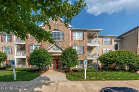 319 Sophee Ln, Lakewood, NJ 08701