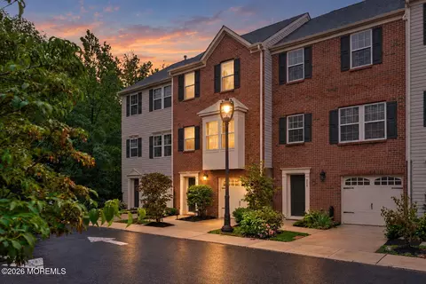 305 Zilinski Dr, Belford, NJ 07718