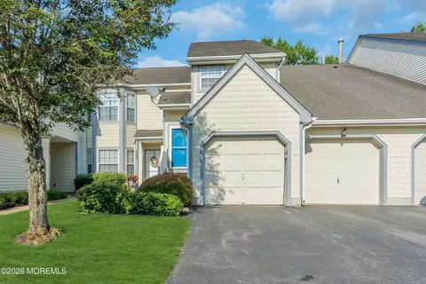 127 Evergreen Ct, Freehold, NJ 07728