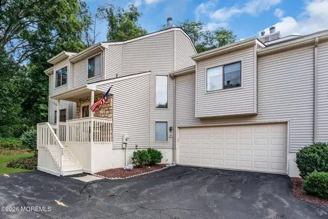 20 Oxford Ln, Middletown, NJ 07748