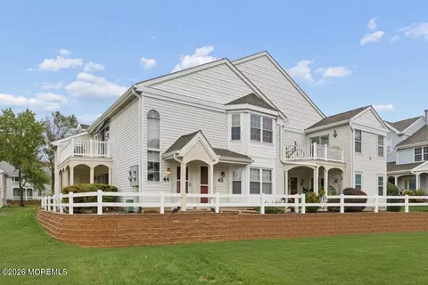 46 Tulip Ln, Freehold, NJ 07728