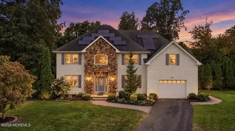 3 Crosby Ln, Port Monmouth, NJ 07758