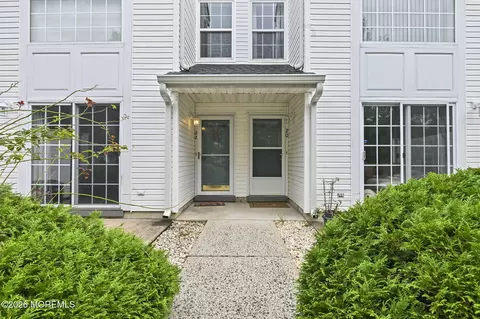 22 Dover Ct, Tinton Falls, NJ 07712