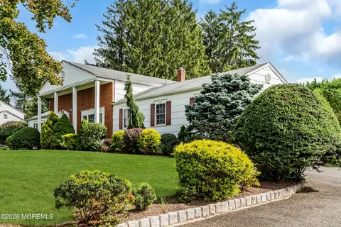 7 Mayflower Dr, Red Bank, NJ 07701
