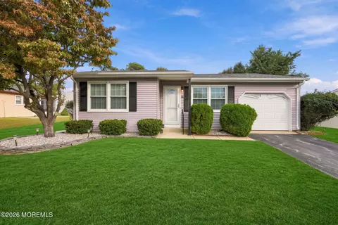 16 Hummingbird Ln #72, Manchester, NJ 08759