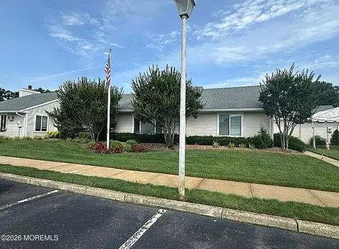 Exterior - 4 Doris Dr, Brick, NJ 08724 photo 7 of 10
