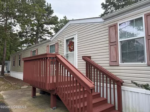 59 Beaver Ave, Whiting, NJ 08759