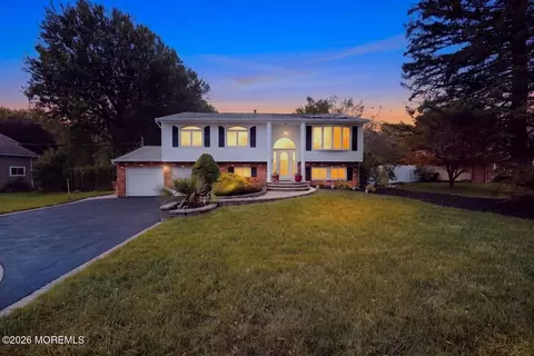 25 Koenig Ln, Freehold, NJ 07728