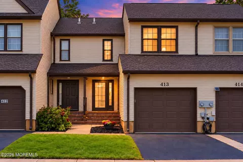 413 Oak Knoll Dr, Manalapan, NJ 07726