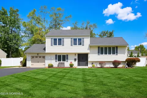 11 Stratford Dr, Manalapan, NJ 07726