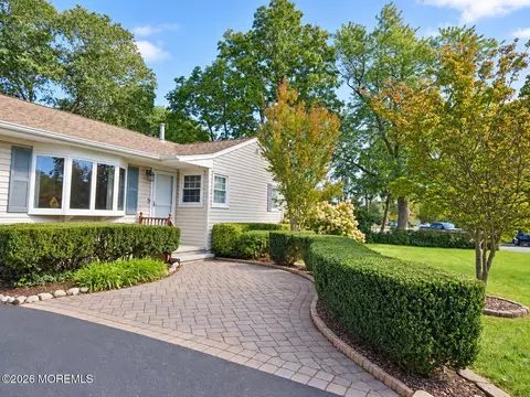 128 Mount Ln, Toms River, NJ 08753