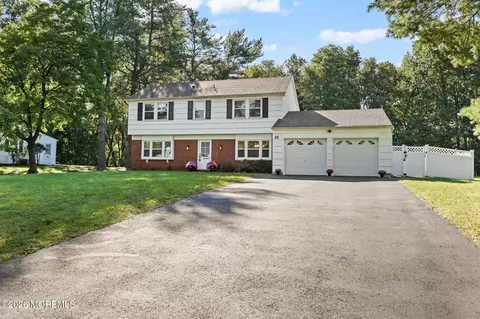 22 Knox Ln, Englishtown, NJ 07726