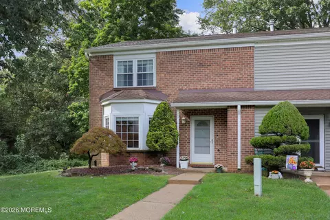 29 Cloister Ct, Old Bridge, NJ 08857