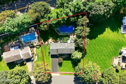51 Tuscan Dr, Freehold, NJ 07728