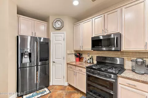 Kitchen - 4 Brittany Ln, Jackson, NJ 08527 photo 3 of 6