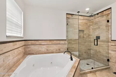 Bath - 4 Brittany Ln, Jackson, NJ 08527 photo 3 of 5