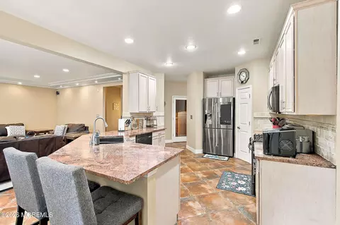 Kitchen - 4 Brittany Ln, Jackson, NJ 08527 photo 1 of 6