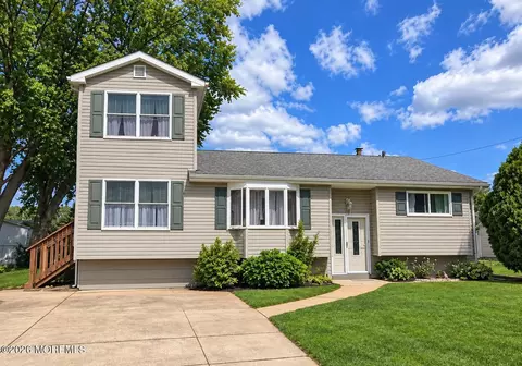 12 Mill Bend Rd, Hamilton, NJ 08690
