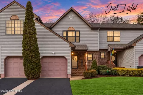 324 Oak Knoll Dr, Manalapan, NJ 07726