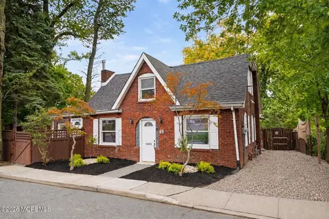 14 Wyckoff St, Matawan, NJ 07747