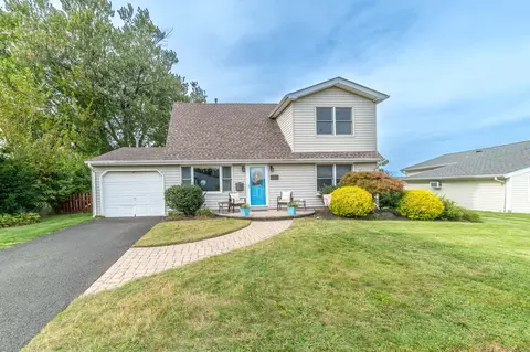 75 Boulevard W, Keyport, NJ 07735