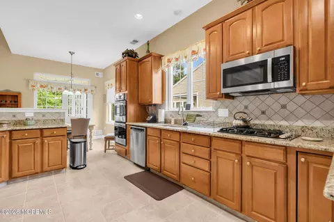 Kitchen - 4 Cape May Ct, Waretown, NJ 08758 photo 4 of 5