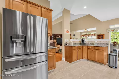 Kitchen - 4 Cape May Ct, Waretown, NJ 08758 photo 3 of 5