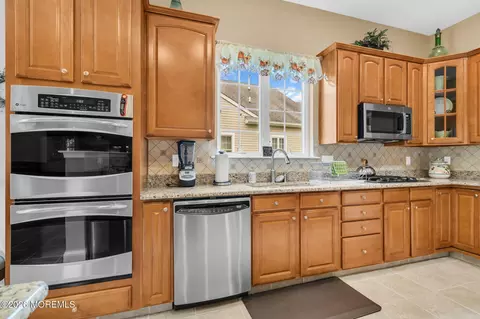 Kitchen - 4 Cape May Ct, Waretown, NJ 08758 photo 2 of 5