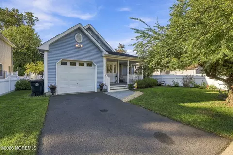 2 Lester Pl, North Middletown, NJ 07748