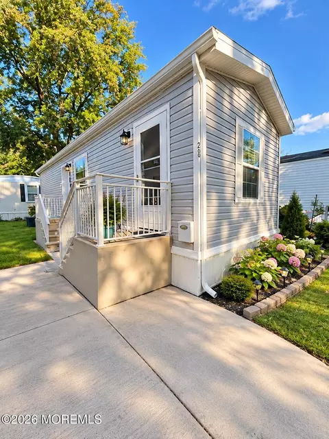 28 Sams Mobile Home Ct, Hazlet, NJ 07730