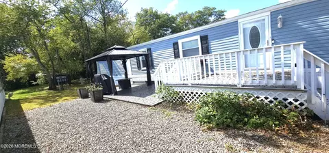 19 Mobile Ln, Toms River, NJ 08755