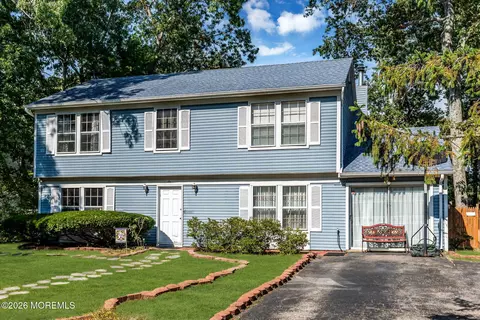 6 Riverwood Ct, Toms River, NJ 08757
