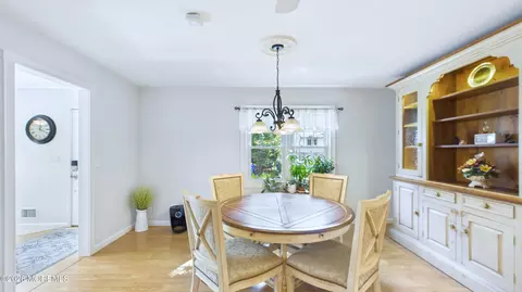 Dining - 229 19th Ave, Brick, NJ 08724 photo 4 of 5