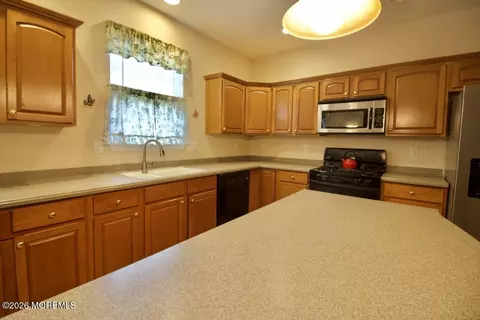 Kitchen - 44 Marlow Dr, Jackson, NJ 08527 photo 3 of 3