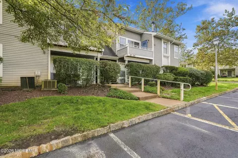 20 Gait Ct, Tinton Falls, NJ 07753