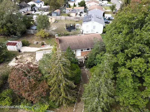 33 Bucknell Dr, Toms River, NJ 08757