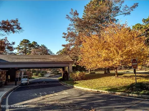 1520 Burr Oak Rd, Toms River, NJ 08755