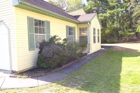 Exterior - 8 Spring St # B, Whiting, NJ 08759 photo 1 of 3