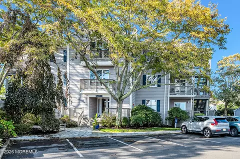 84 Bay Point Harbour, Point Pleasant, NJ 08742