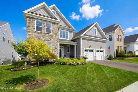 8 Ashlynn Ct, Manalapan, NJ 07726