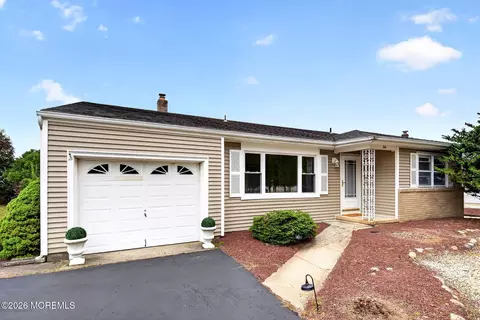 50 Oakfield Rd, Toms River, NJ 08757
