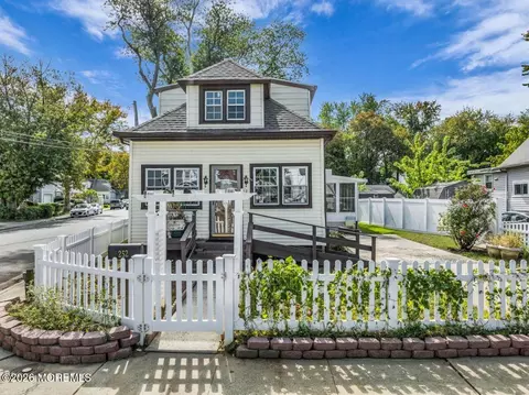 252 Port Monmouth Rd, Middletown, NJ 07748