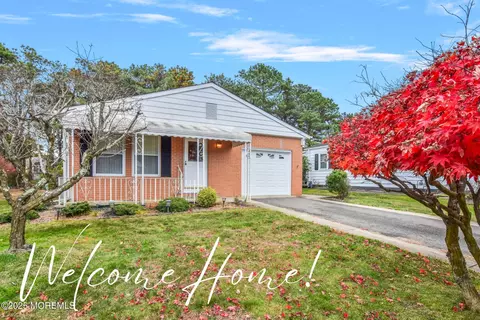6 Villa Bella Ct, Toms River, NJ 08757