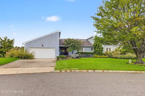7 Leeward Ct, Oceanport, NJ 07757