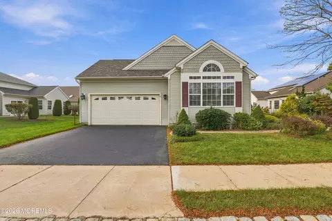 14 Gascony Cir, Manchester, NJ 08759